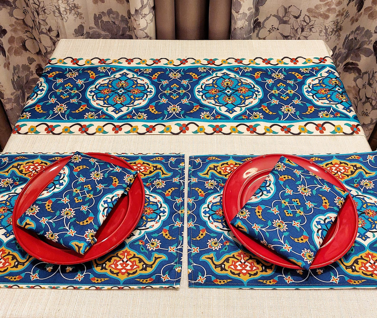 Table Runner "Arabesque/Yellow" with 4 mates